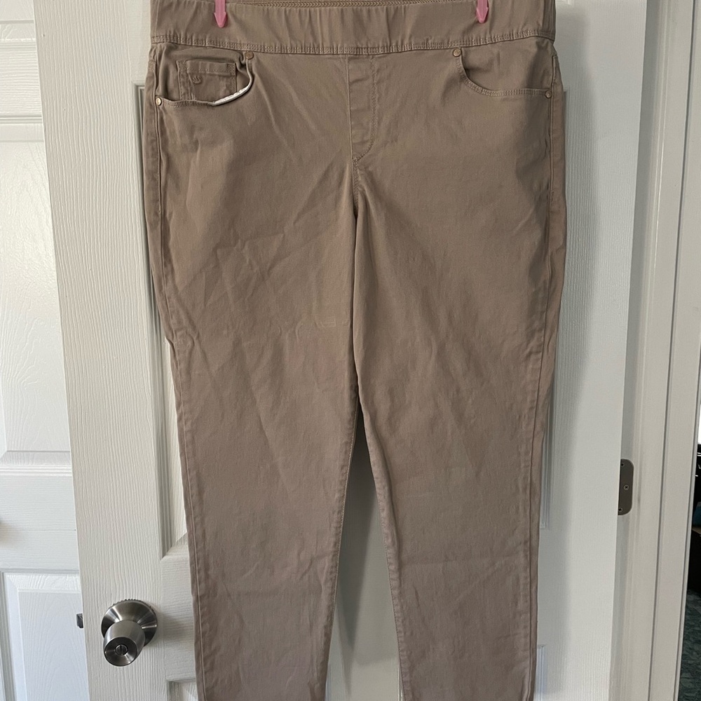 Gloria Vanderbilt Tan Straight-Leg Pants
